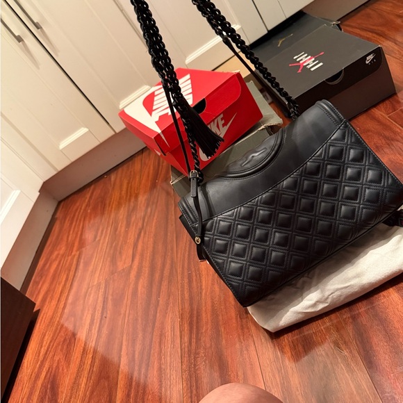 Black Quilted Leather Shoulder Bag - Picture 4 of 7